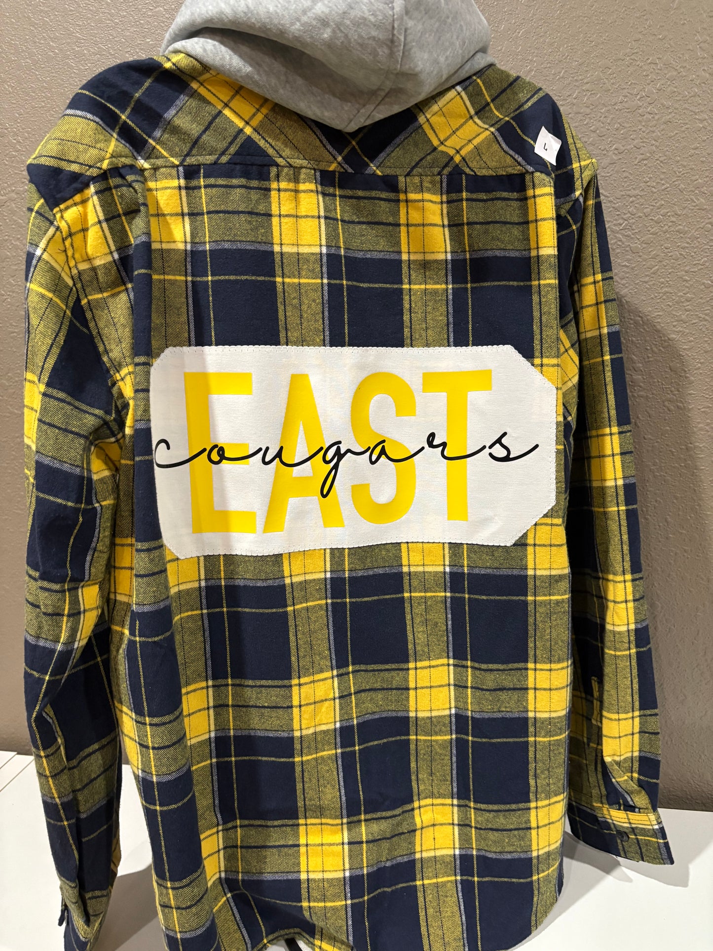 Mankato East Cougars Flannel hoodie large