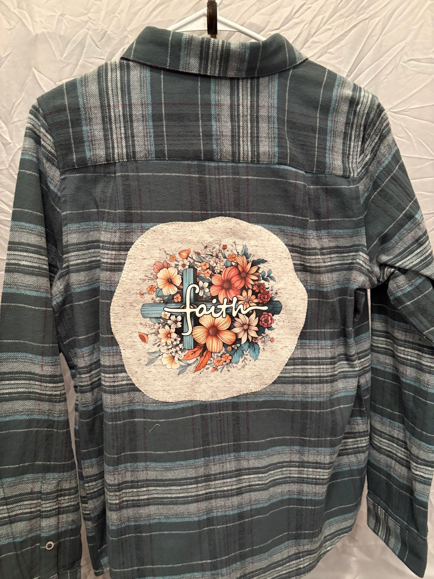 Faith Flannel green medium