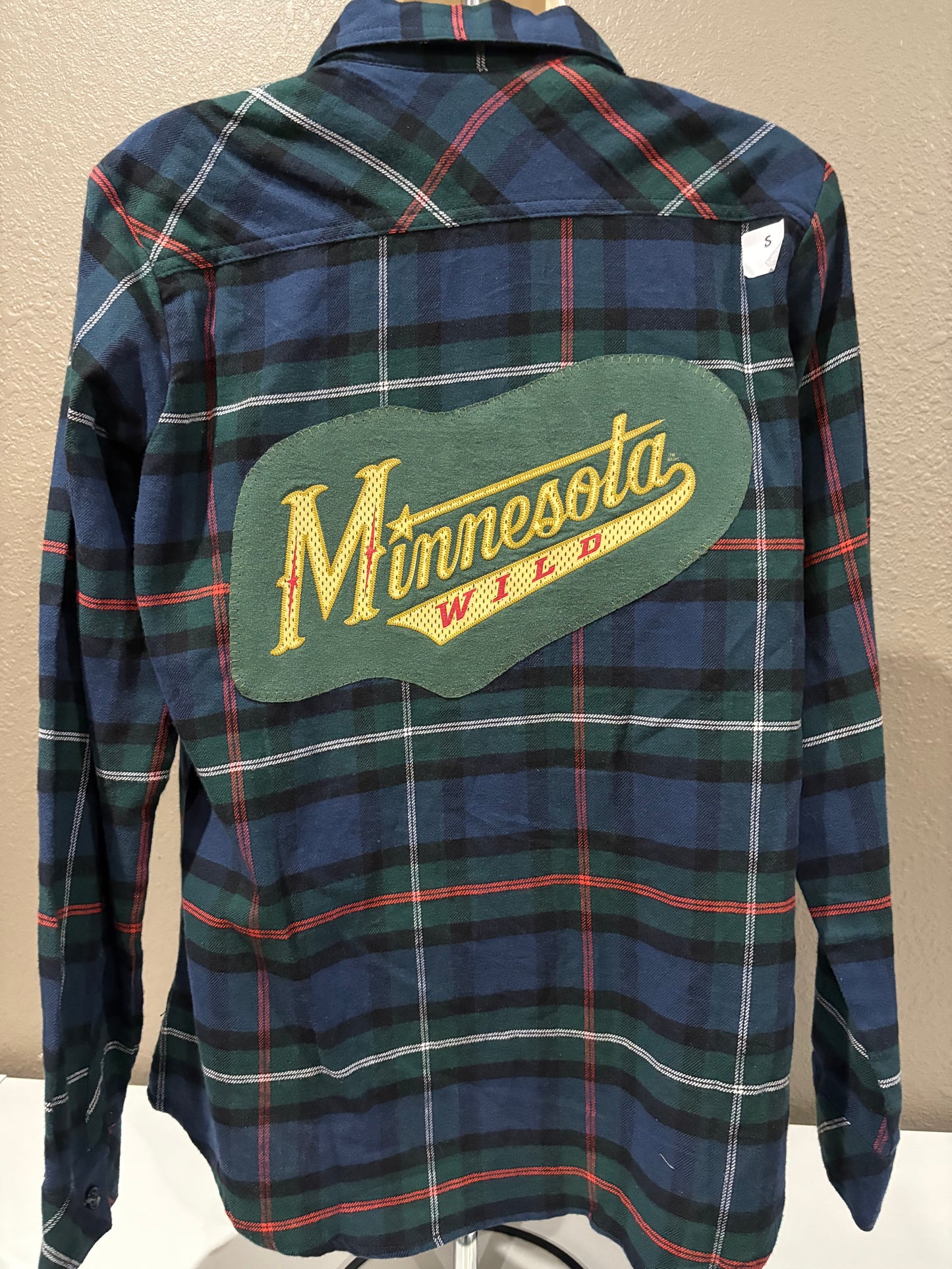Wild hockey green medium
